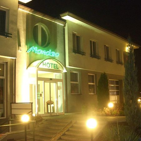 Mondeo Prague Hotel Buitenkant foto