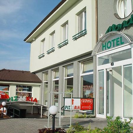 Mondeo Prague Hotel Buitenkant foto