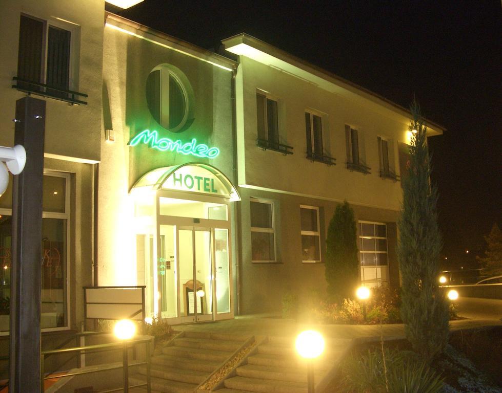 Mondeo Prague Hotel Buitenkant foto