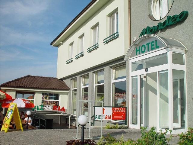 Mondeo Prague Hotel Buitenkant foto