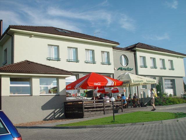 Mondeo Prague Hotel Buitenkant foto