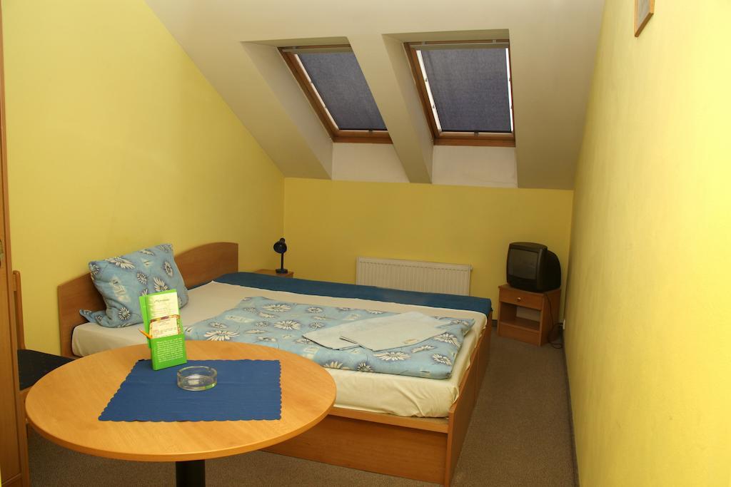 Mondeo Prague Hotel Kamer foto